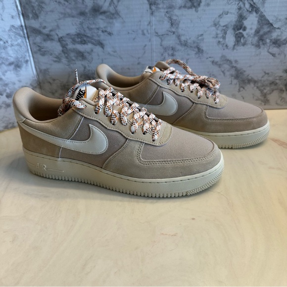 Nike Air Force 1 - Picture 4 of 10